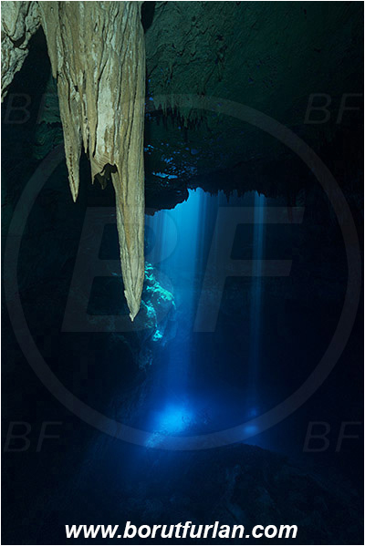Cave, El Pit, Cenotes, Tulum, Yucatan, Mexico, Light ray, Stalactite