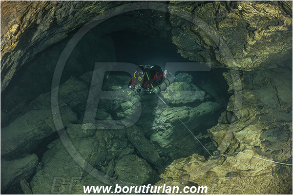Cave, Fontanazzi, Bassano del Grapa, Italy, Diver