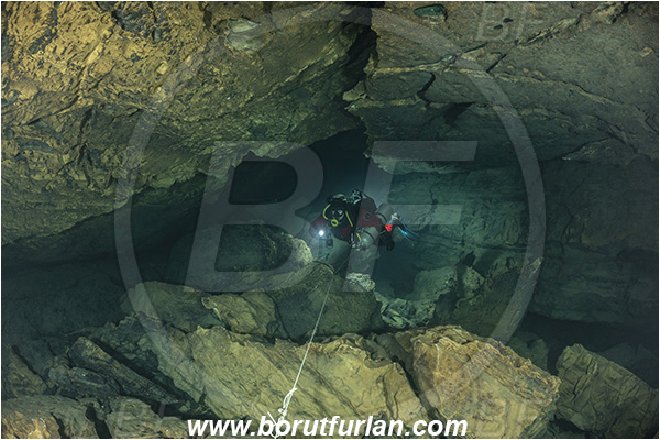 Cave, Fontanazzi, Bassano del Grapa, Italy, Diver