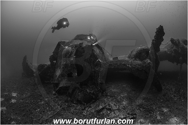 Island Vis, Croatia, Adriatic sea, Mediterranean sea, Wreck, Airplane, Bomber, B-17, Flying fortress, Diver, black&white