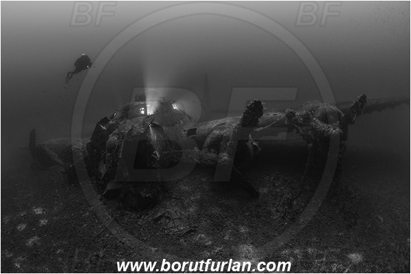 Island Vis, Croatia, Adriatic sea, Mediterranean sea, Wreck, Airplane, Bomber, B-17, Flying fortress, Diver, black&white