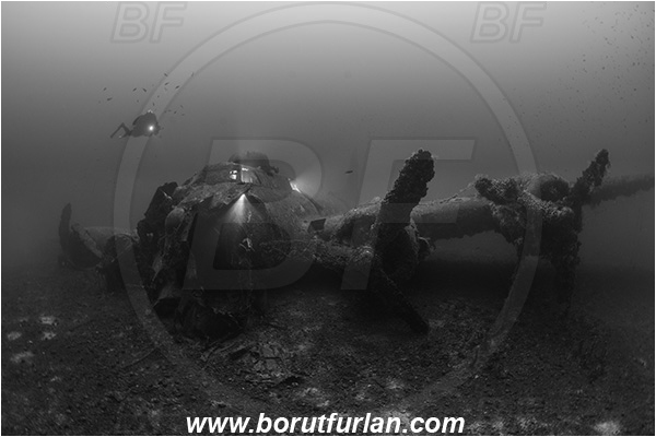 Island Vis, Croatia, Adriatic sea, Mediterranean sea, Wreck, Airplane, Bomber, B-17, Flying fortress, Diver, black&white