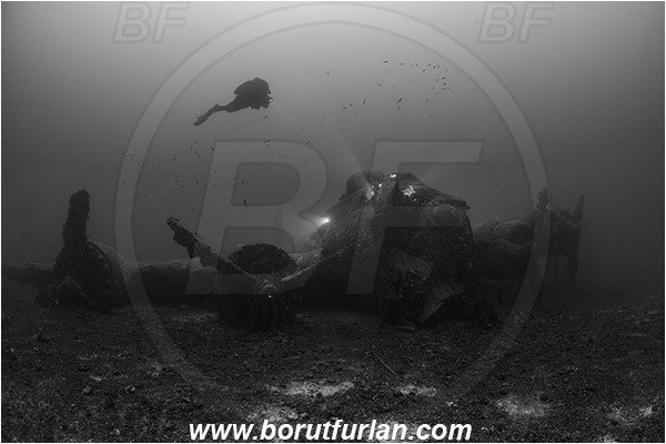 Island Vis, Croatia, Adriatic sea, Mediterranean sea, Wreck, Airplane, Bomber, B-17, Flying fortress, Diver, black&white