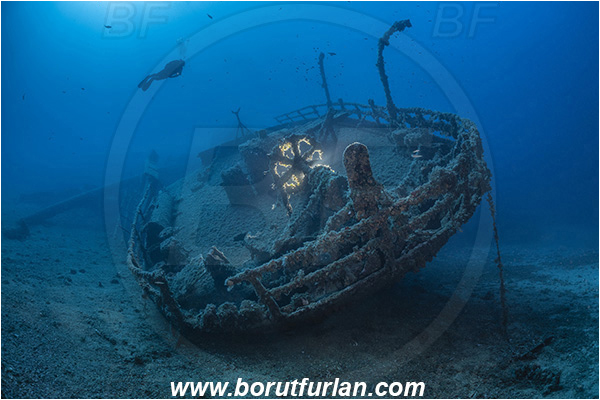 Island Vis, Croatia, Adriatic sea, Mediterranean sea, Wreck Teti, Wreck, Teti, Stern, Steering wheel, Backlight, Backlit, Diver