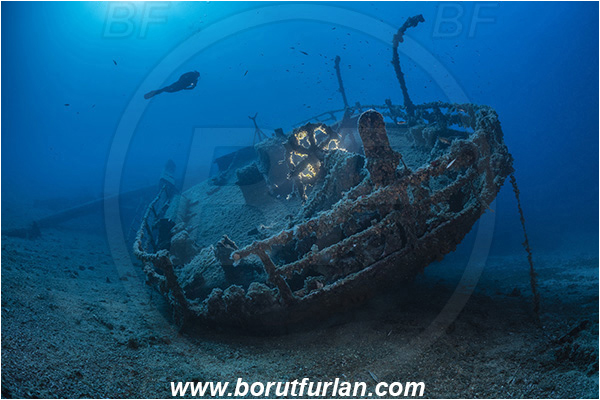 Island Vis, Croatia, Adriatic sea, Mediterranean sea, Wreck Teti, Wreck, Teti, Stern, Steering wheel, Backlight, Backlit, Diver
