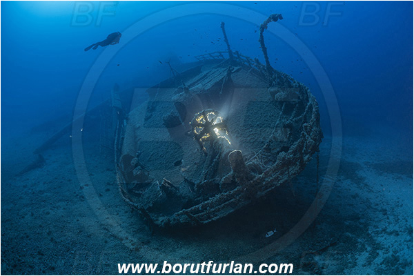 Island Vis, Croatia, Adriatic sea, Mediterranean sea, Wreck Teti, Wreck, Teti, Stern, Steering wheel, Backlight, Backlit, Diver
