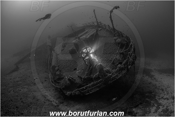 Island Vis, Croatia, Adriatic sea, Mediterranean sea, Wreck Teti, Wreck, Teti, Stern, Steering wheel, Backlight, Backlit, Diver, black&white