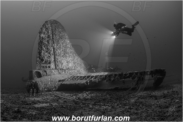 Island Vis, Croatia, Adriatic sea, Mediterranean sea, Wreck, Airplane, Bomber, B-17, Flying fortress, Black&white, Diver, Technical diver