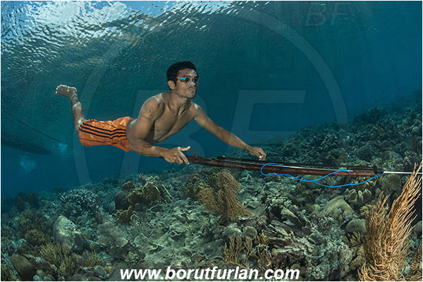 Pantar, Alor, Indonesia, Reef, Native diver, Native fisherman, Underwater fisherman, Speargun