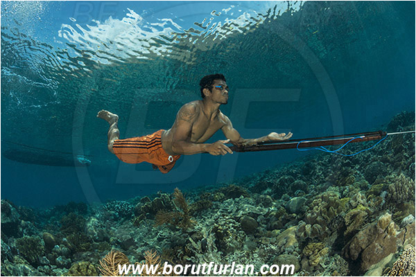 Pantar, Alor, Indonesia, Reef, Native diver, Native fisherman, Underwater fisherman, Speargun