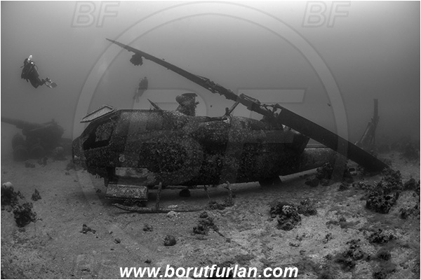 Aqaba, Jordan, Red sea, Wreck, Helicopter wreck, Helicopter, Bell AH-1F Cobra, Black&white, Diver