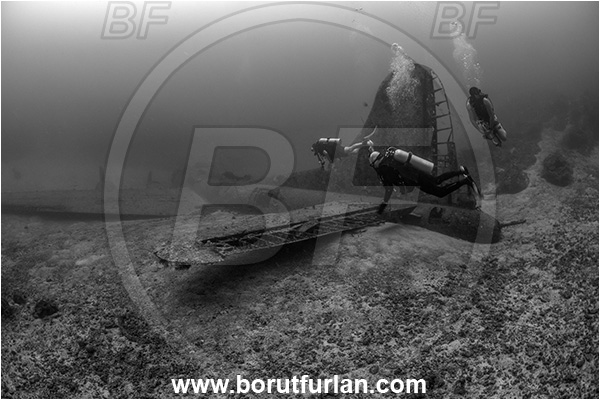 Cape Vogel, Papua New Guinea, Pacific ocean, Wreck, Airplane, Bomber, B-17, Flying fortress, Black Jack, Black&white, Diver, Divers